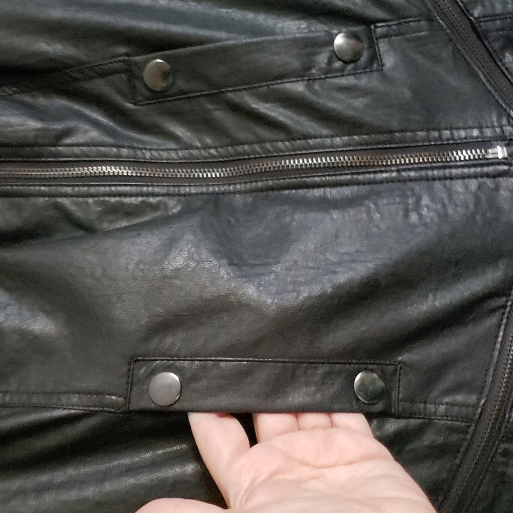 Vest - Picture 8 of 11